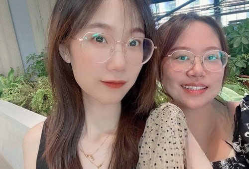 HLBDY哈尔滨医科大学眼镜妹李昕号称东北三骚之首文质彬彬性欲极强被男友送去卖逼